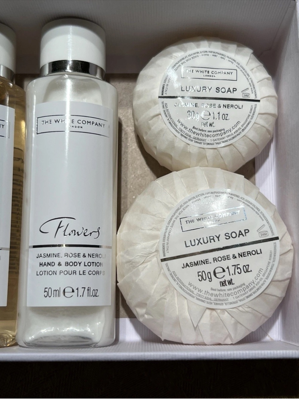 The White Company London Flowers bath & body Travel Size Gift Set Box - Picture 6 of 8